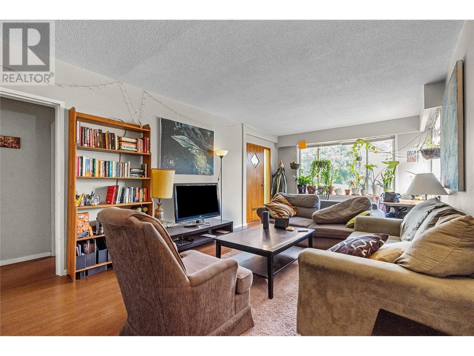 3460 W 14th Avenue, Vancouver, British Columbia  V6R 2W1 - Photo 2 - R2803257