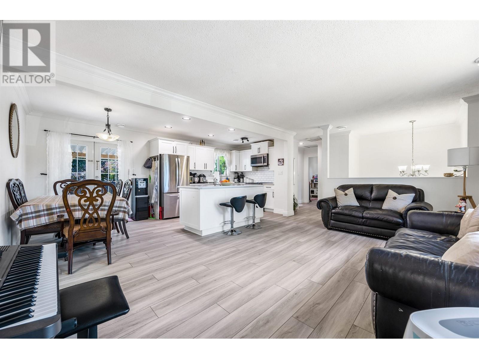 21043 121 Avenue, Maple Ridge, British Columbia  V2X 8K1 - Photo 2 - R2803259