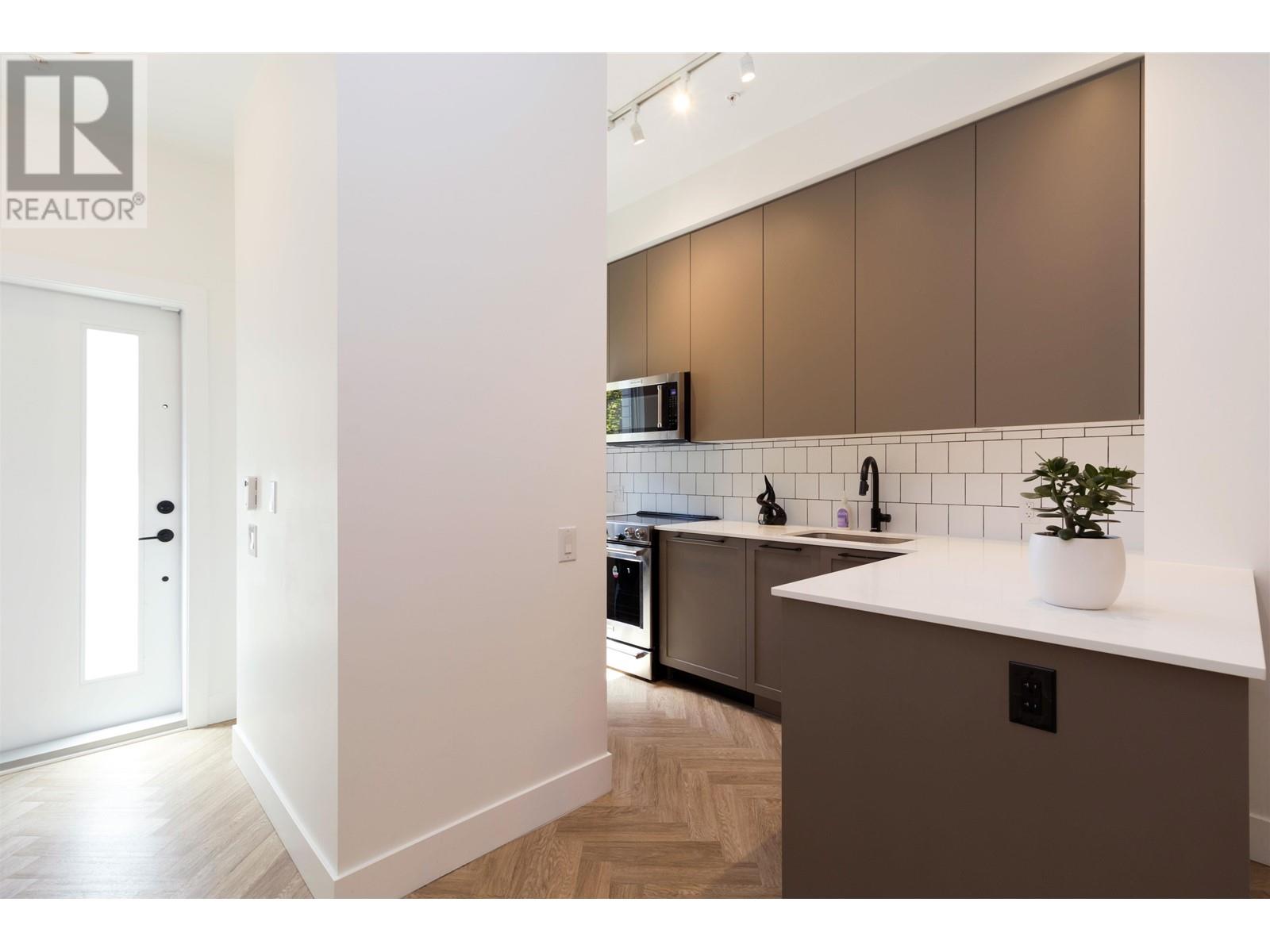 8 9735 University Crescent, Burnaby, British Columbia  V5A 0E5 - Photo 3 - R2799320