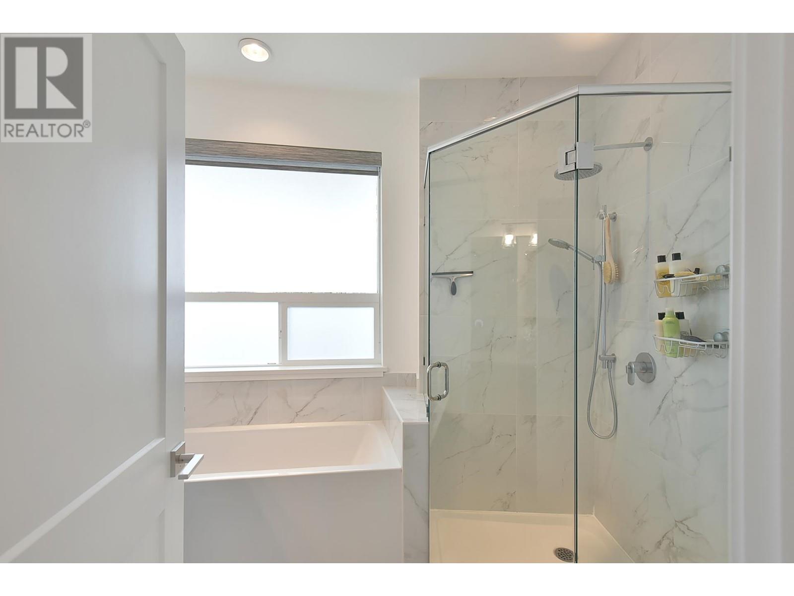 301 5780 Marine Way, Sechelt, British Columbia  V7Z 0L8 - Photo 14 - R2804144