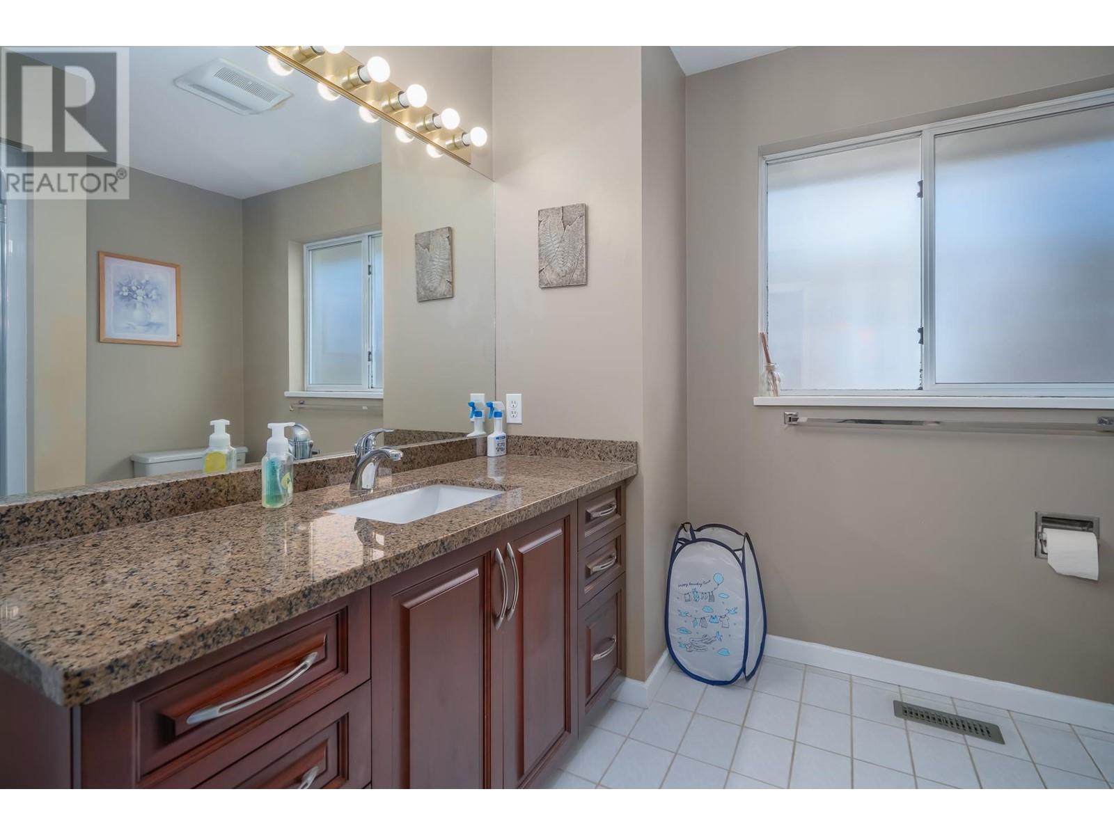 2260 Leclair Drive, Coquitlam, British Columbia  V3K 6P6 - Photo 30 - R2803538