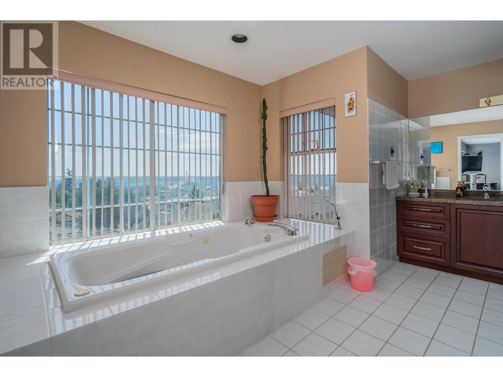 2260 Leclair Drive, Coquitlam, British Columbia  V3K 6P6 - Photo 28 - R2803538