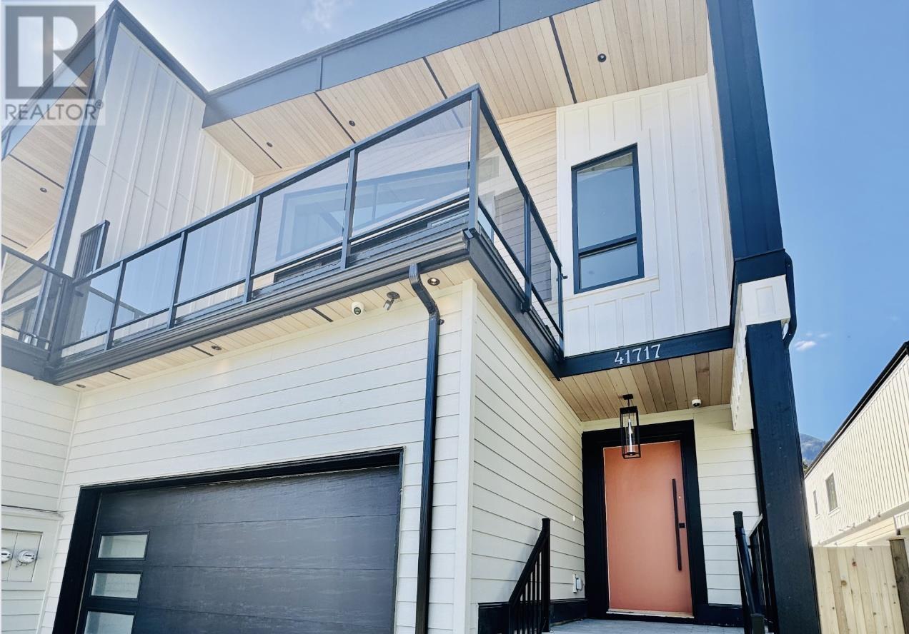 41717 Government Road, Brackendale, British Columbia  V0N 1H0 - Photo 1 - R2804248