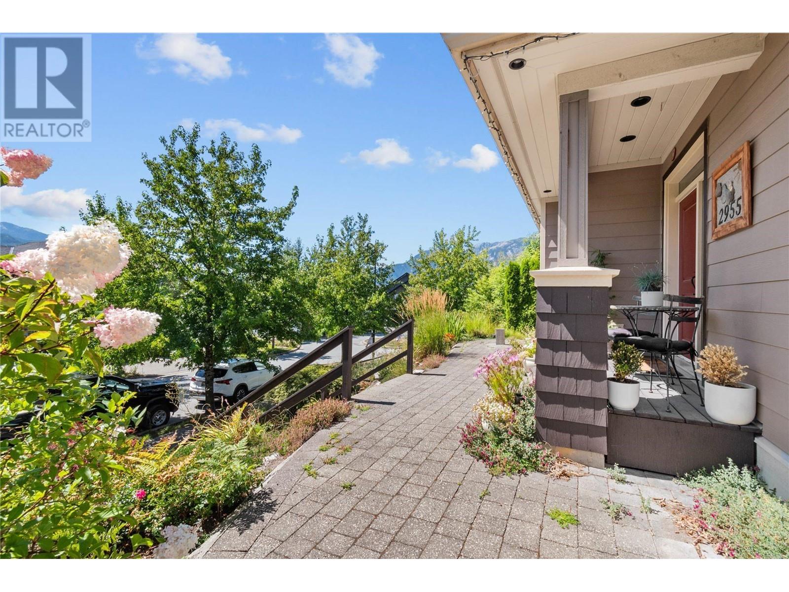 2955 Strangway Place, Squamish, British Columbia  V8B 0P8 - Photo 2 - R2801186