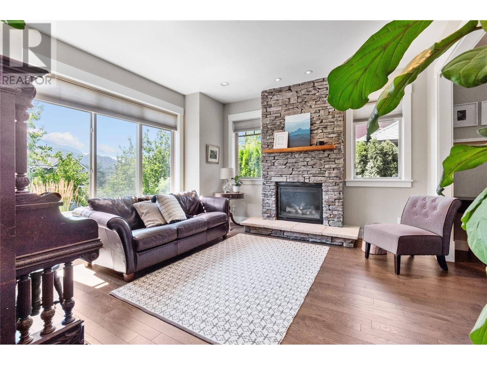 2955 Strangway Place, Squamish, British Columbia  V8B 0P8 - Photo 5 - R2801186