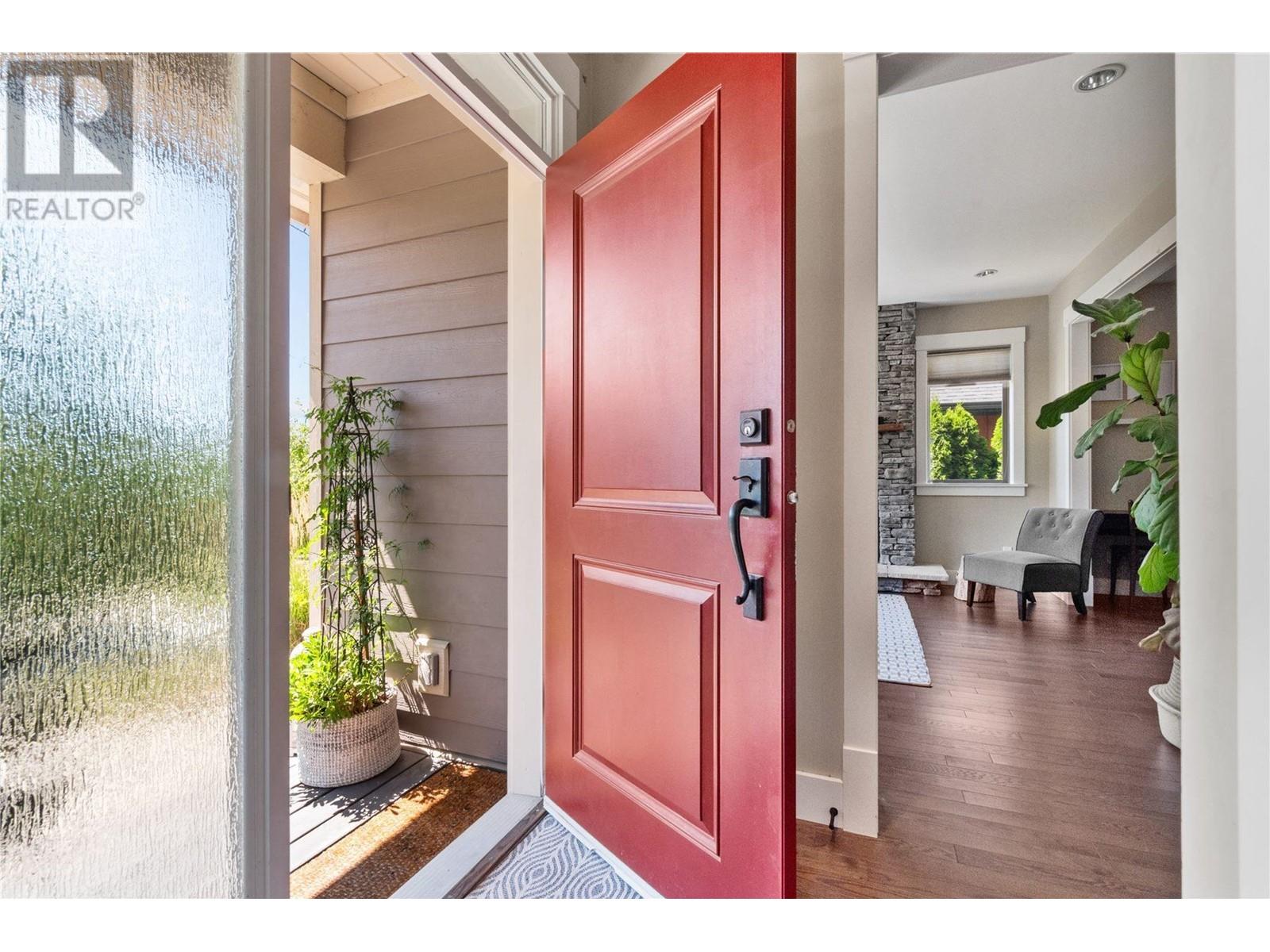2955 Strangway Place, Squamish, British Columbia  V8B 0P8 - Photo 3 - R2801186