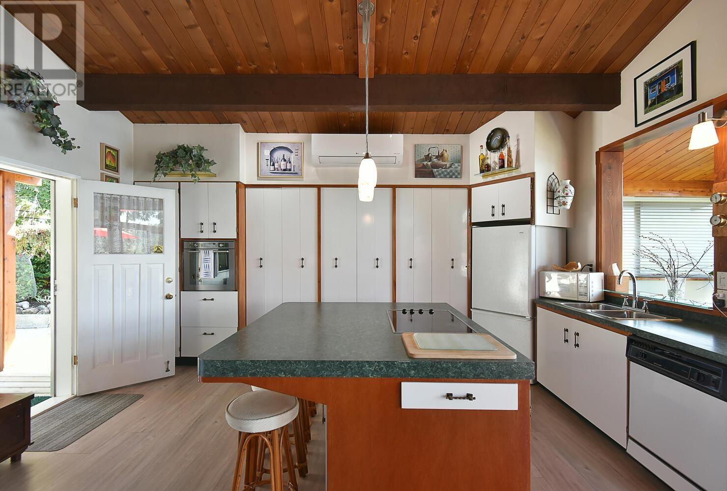 4824 Sinclair Bay Road, Garden Bay, British Columbia  V0N 1S1 - Photo 12 - R2804455