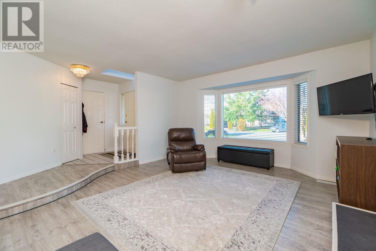 23750 119b Avenue, Maple Ridge, British Columbia  V4R 1V9 - Photo 4 - R2802451