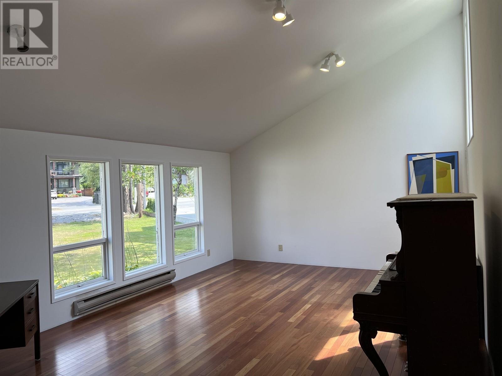 41533 Government Road, Squamish, British Columbia  V0N 1H0 - Photo 6 - R2799817