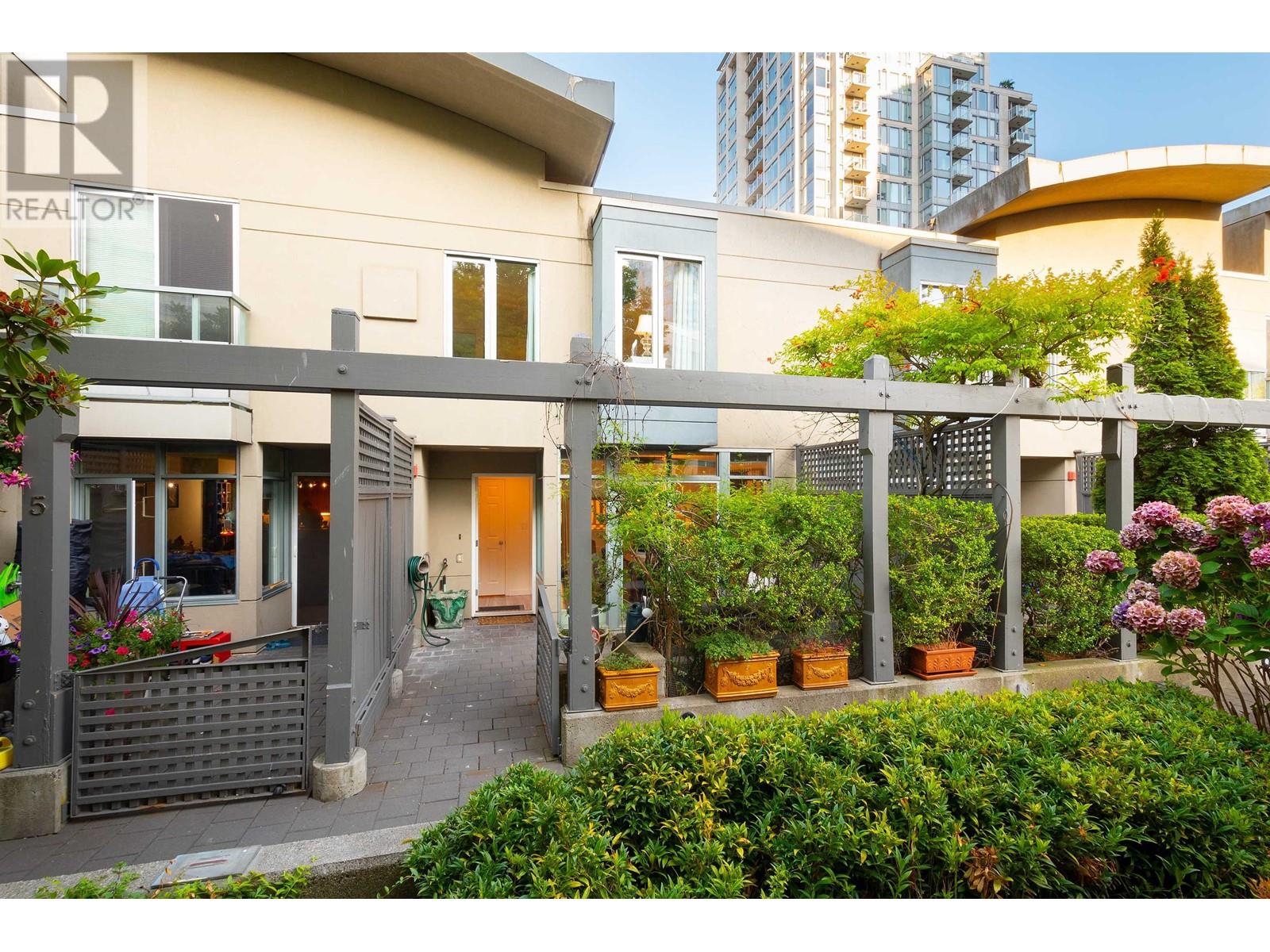 Th6 63 Keefer Place, Vancouver, British Columbia  V6B 6N6 - Photo 3 - R2803882
