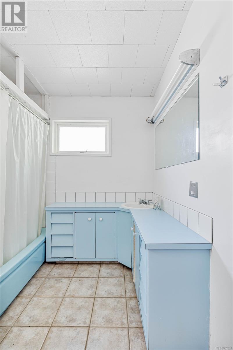 498 Marine Trnabt, Mayne Island, British Columbia  V0N 2J2 - Photo 12 - 937954