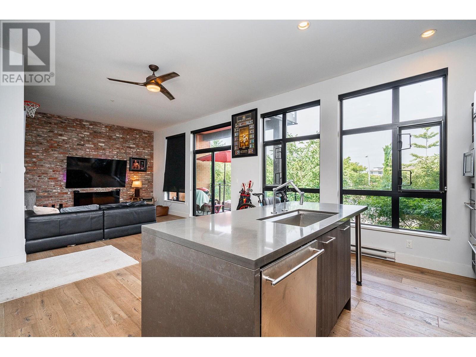 204 220 Salter Street, New Westminster, British Columbia  V3M 0H4 - Photo 3 - R2804549