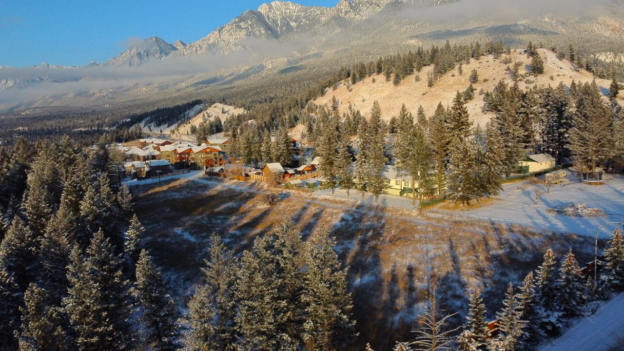4906 Thouret Road, Radium Hot Springs, Alberta  V0A 1M0 - Photo 3 - 2472612