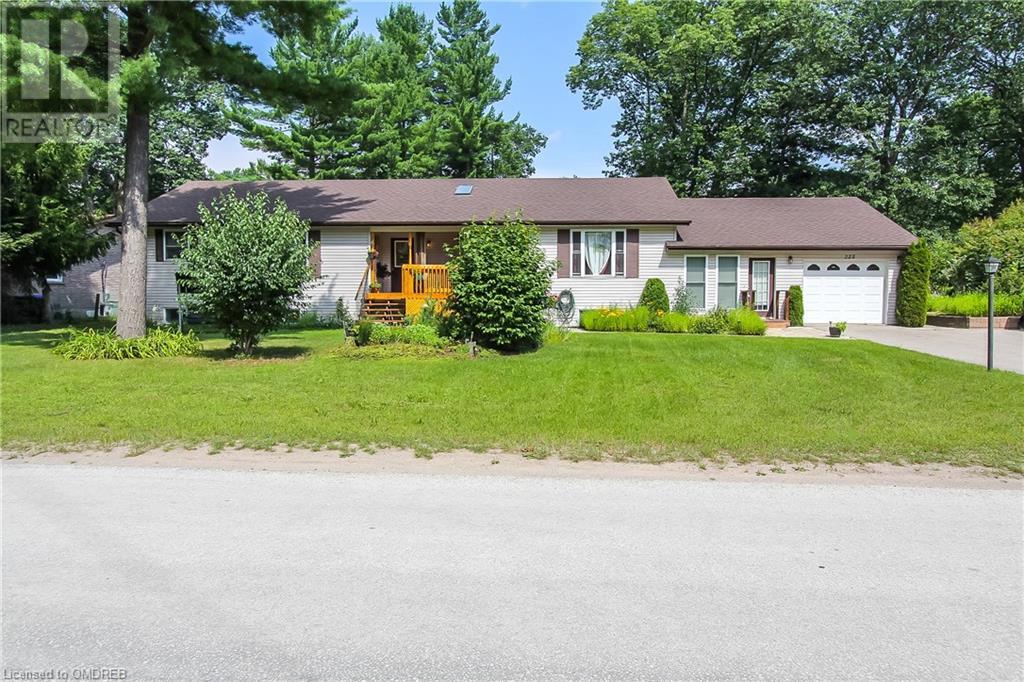 225 39th Street S, Wasaga Beach, Ontario  L9Z 1S3 - Photo 1 - 40460312