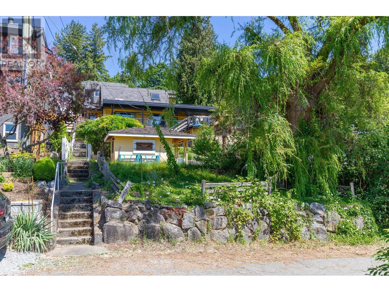 351 Clarence Street, Port Moody, British Columbia  V3H 2Y1 - Photo 2 - R2786293