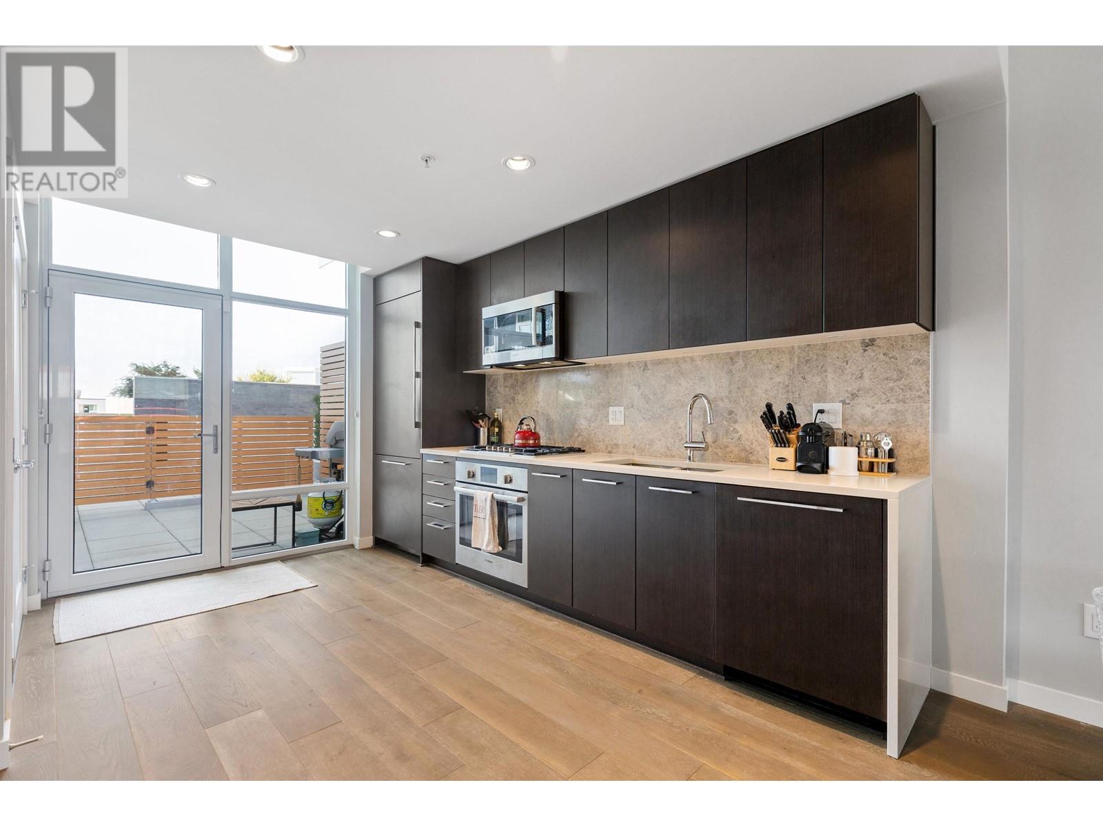 305 118 Carrie Cates Court, North Vancouver, British Columbia  V7L 0B2 - Photo 10 - R2804714