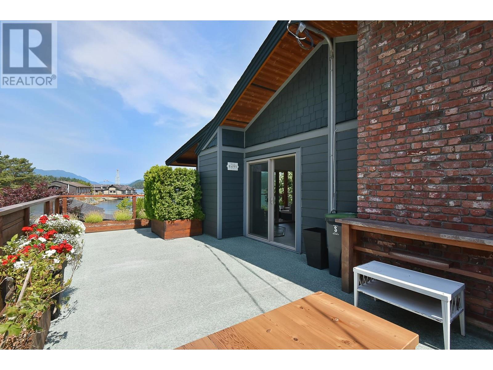 5672 Osprey Street, Sechelt, British Columbia  V0N 3A0 - Photo 4 - R2804584
