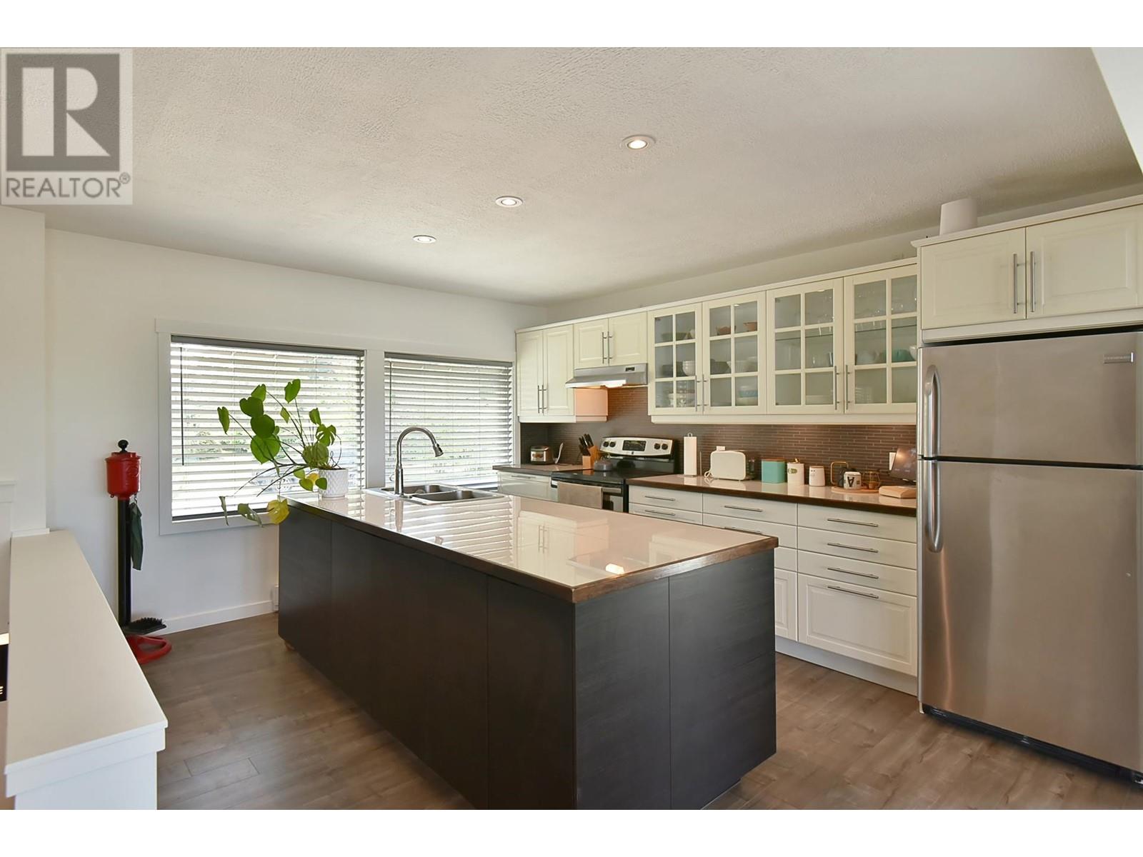 5672 Osprey Street, Sechelt, British Columbia  V0N 3A0 - Photo 6 - R2804584