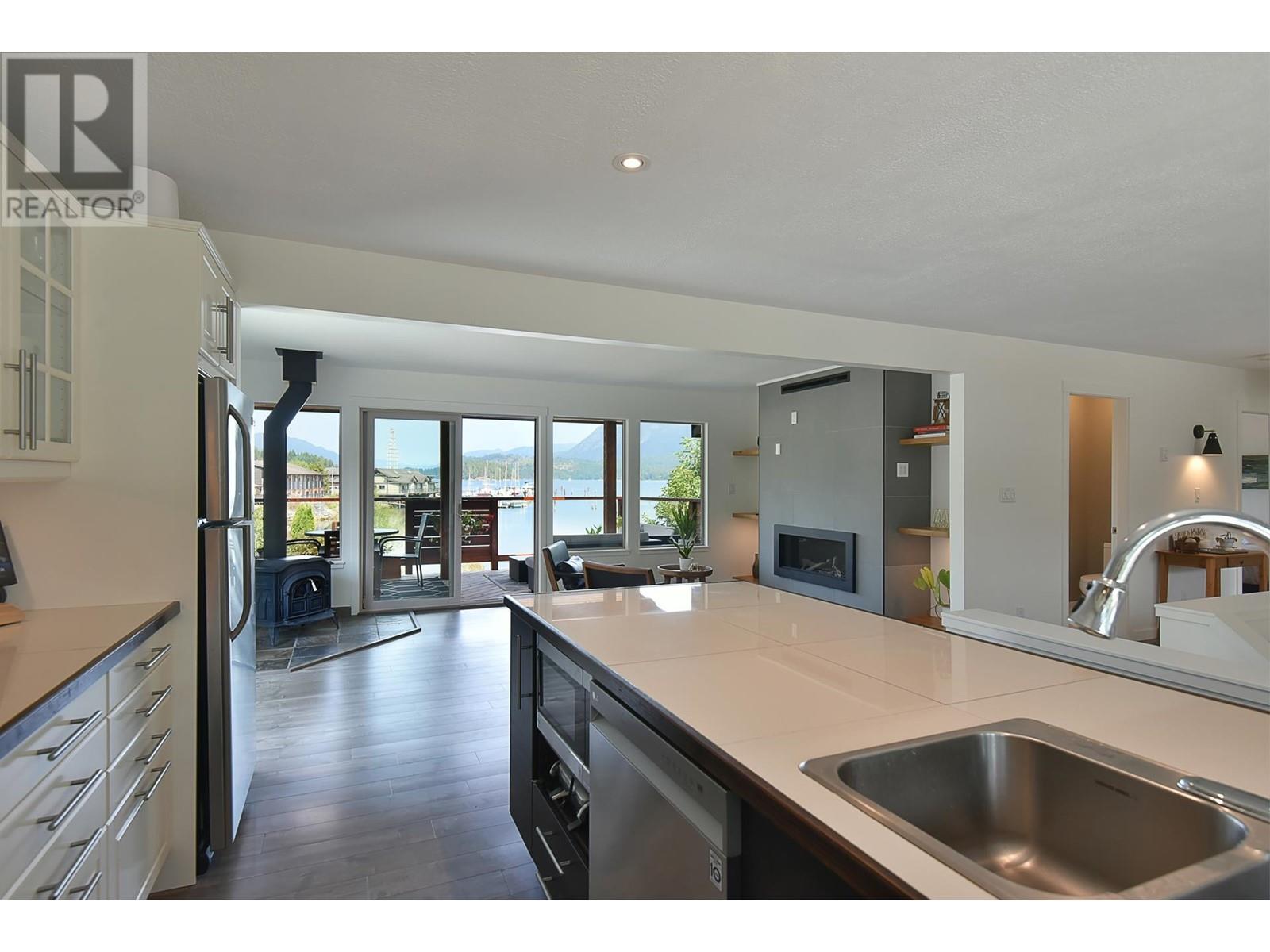 5672 Osprey Street, Sechelt, British Columbia  V0N 3A0 - Photo 7 - R2804584