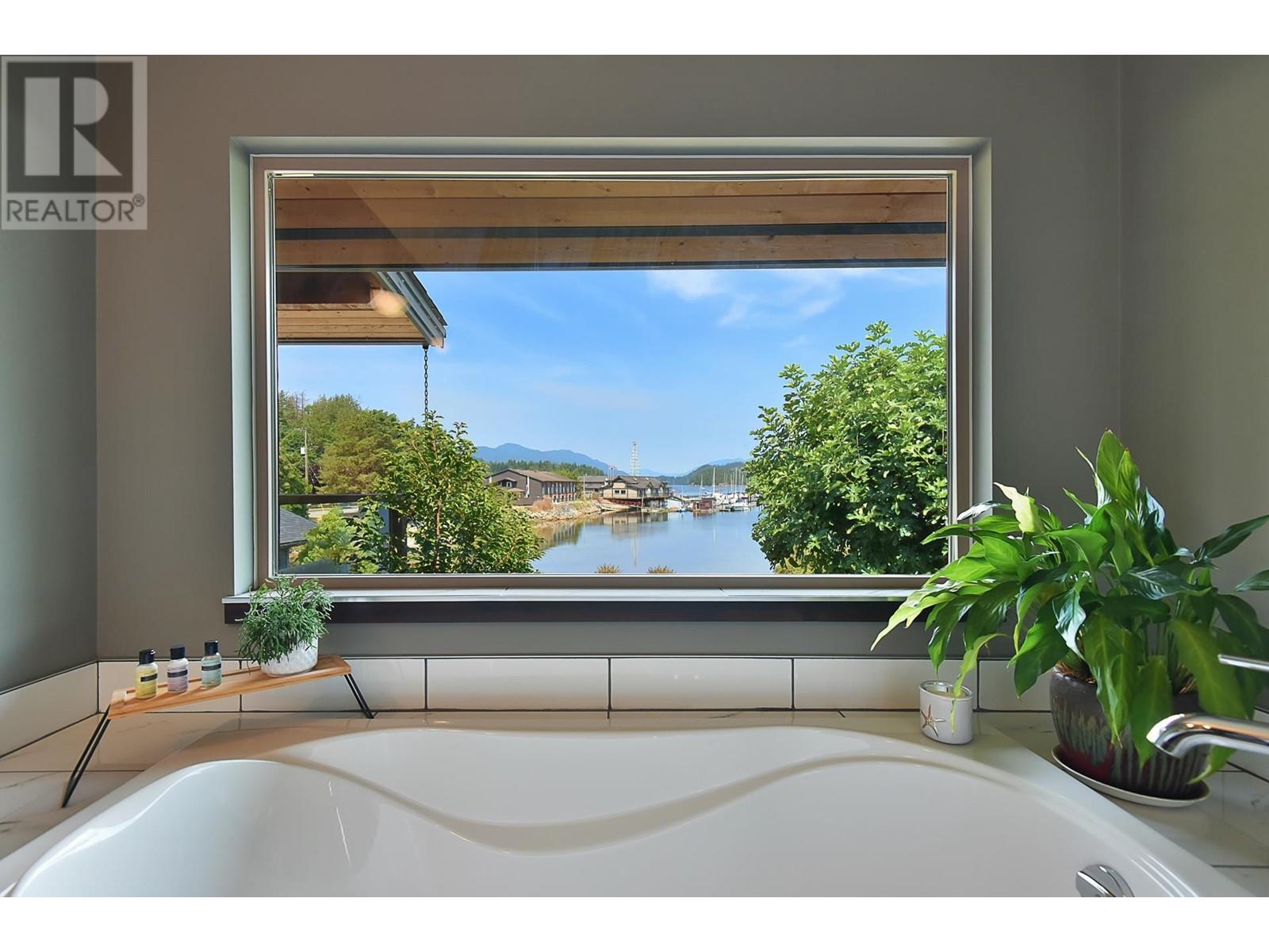 5672 Osprey Street, Sechelt, British Columbia  V0N 3A0 - Photo 11 - R2804584