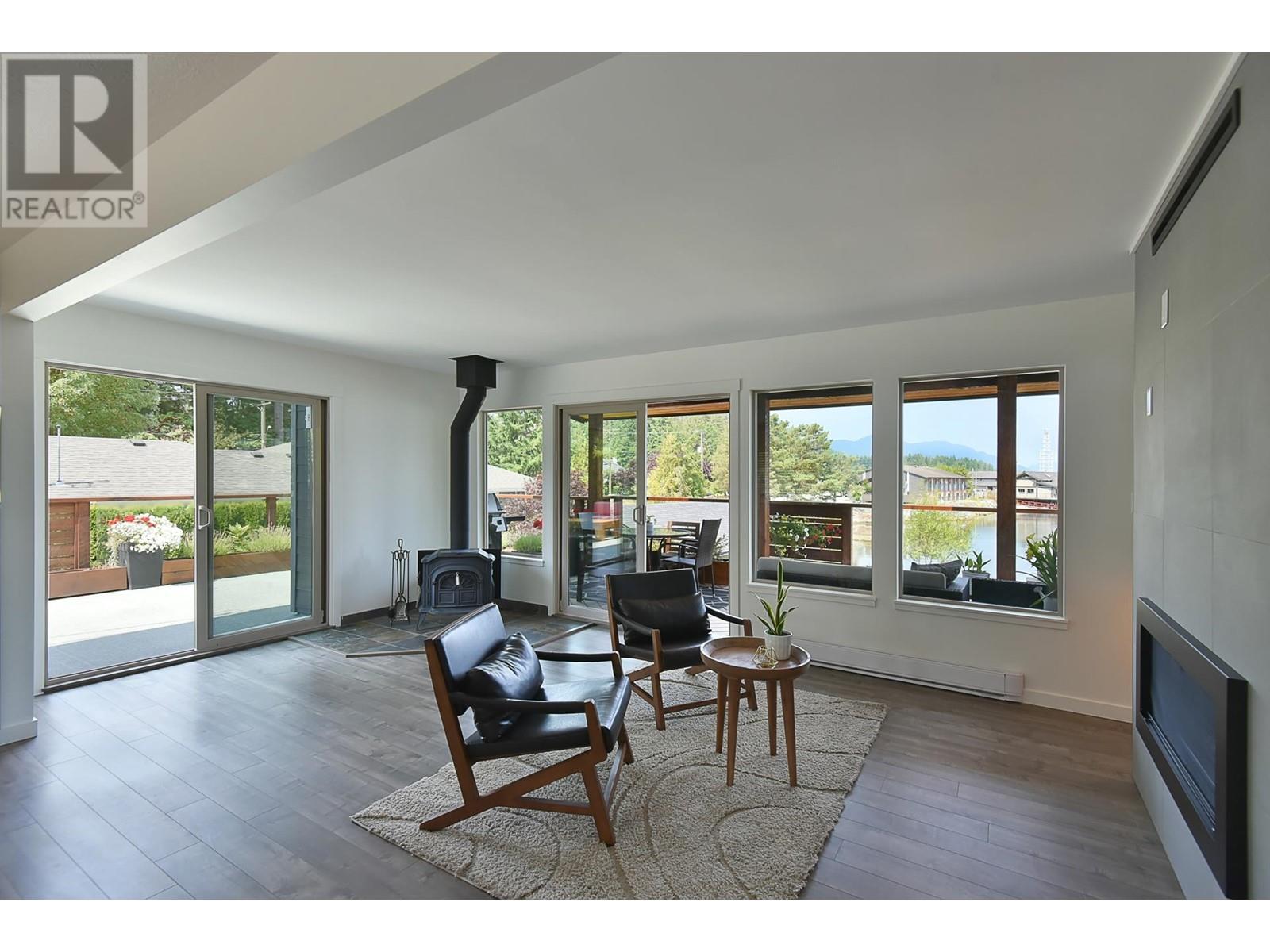5672 Osprey Street, Sechelt, British Columbia  V0N 3A0 - Photo 5 - R2804584