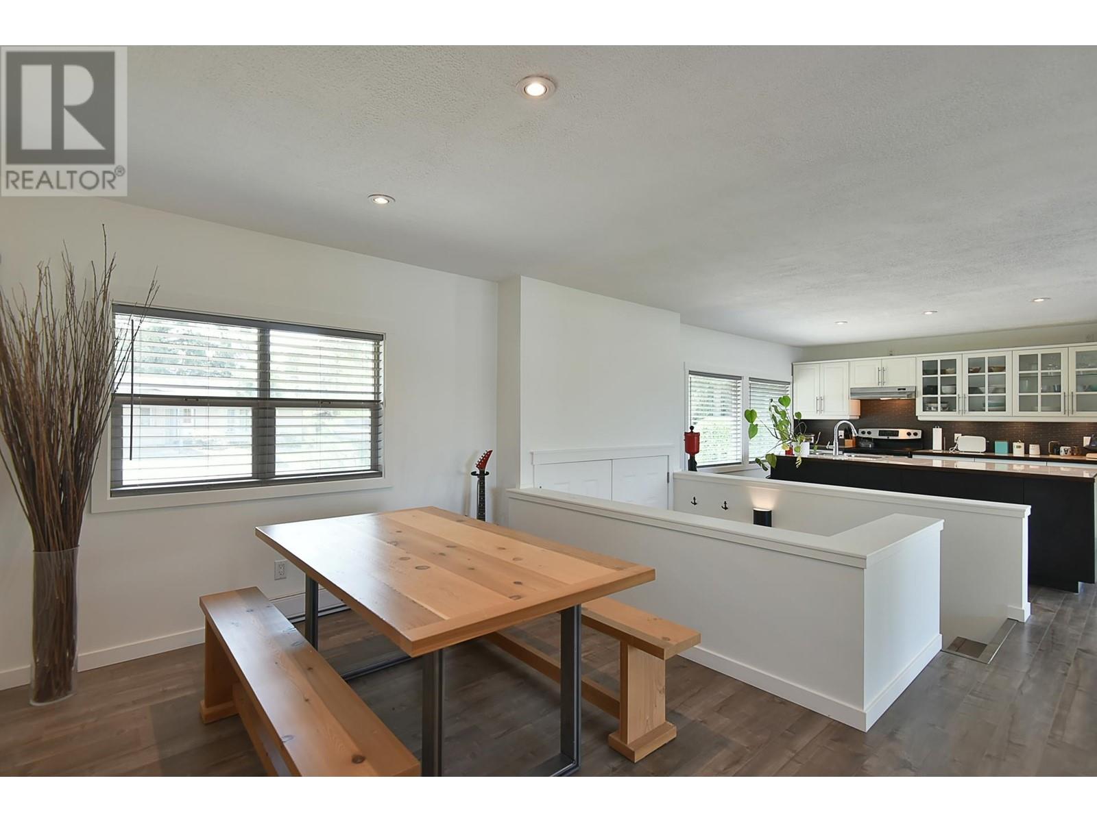 5672 Osprey Street, Sechelt, British Columbia  V0N 3A0 - Photo 9 - R2804584