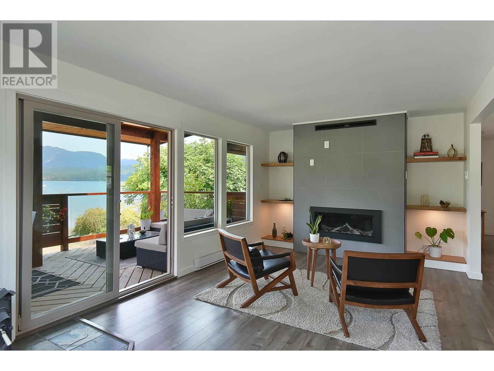5672 OSPREY STREET, sechelt, British Columbia