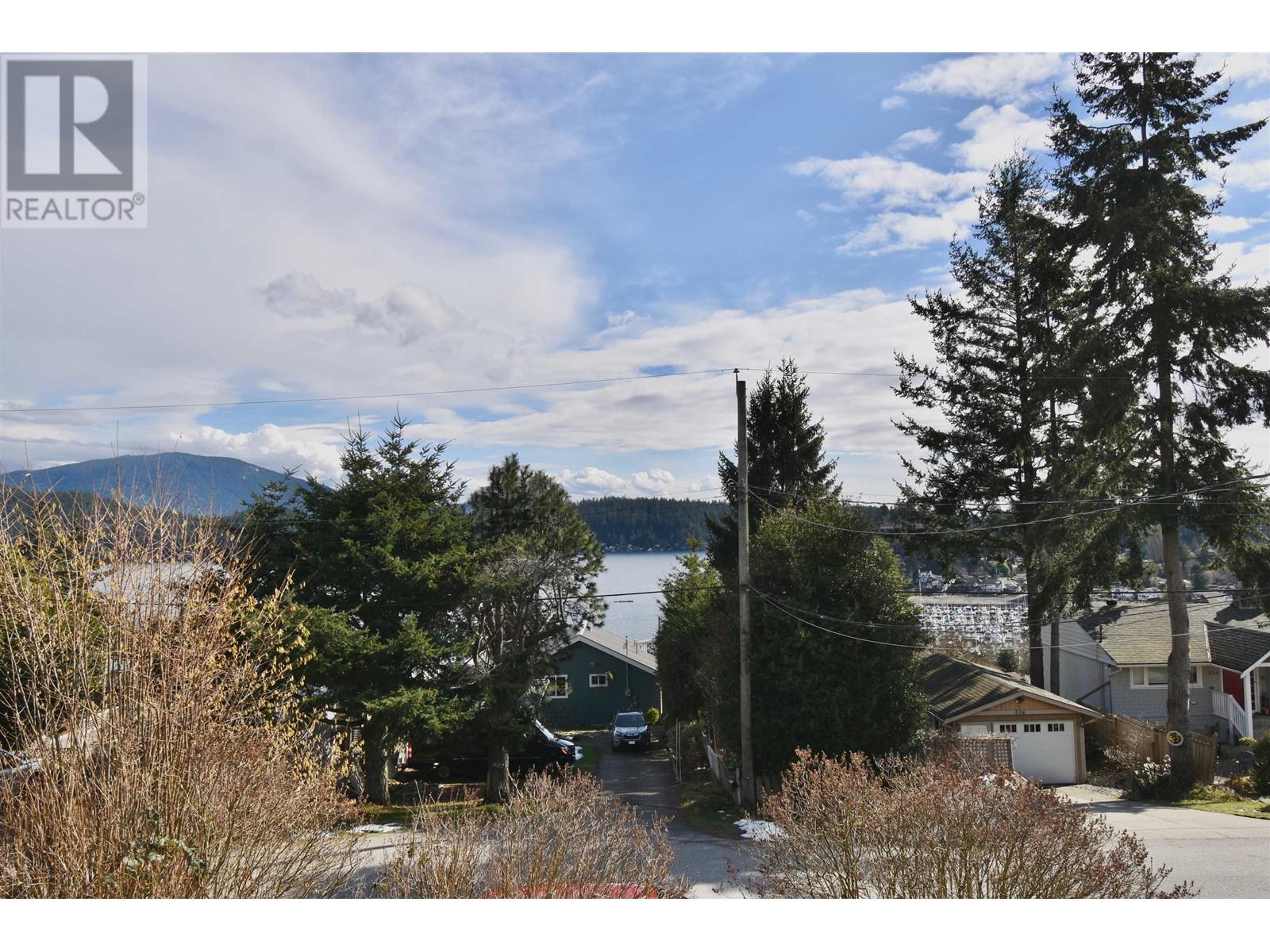 545 Sargent Road, Gibsons, British Columbia  V0N 1V9 - Photo 2 - R2804776