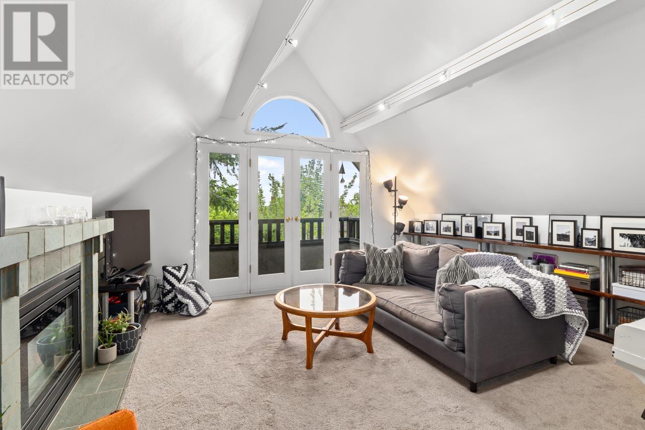 824-826 E 13th Avenue, Vancouver, British Columbia  V5T 2L5 - Photo 2 - R2804813