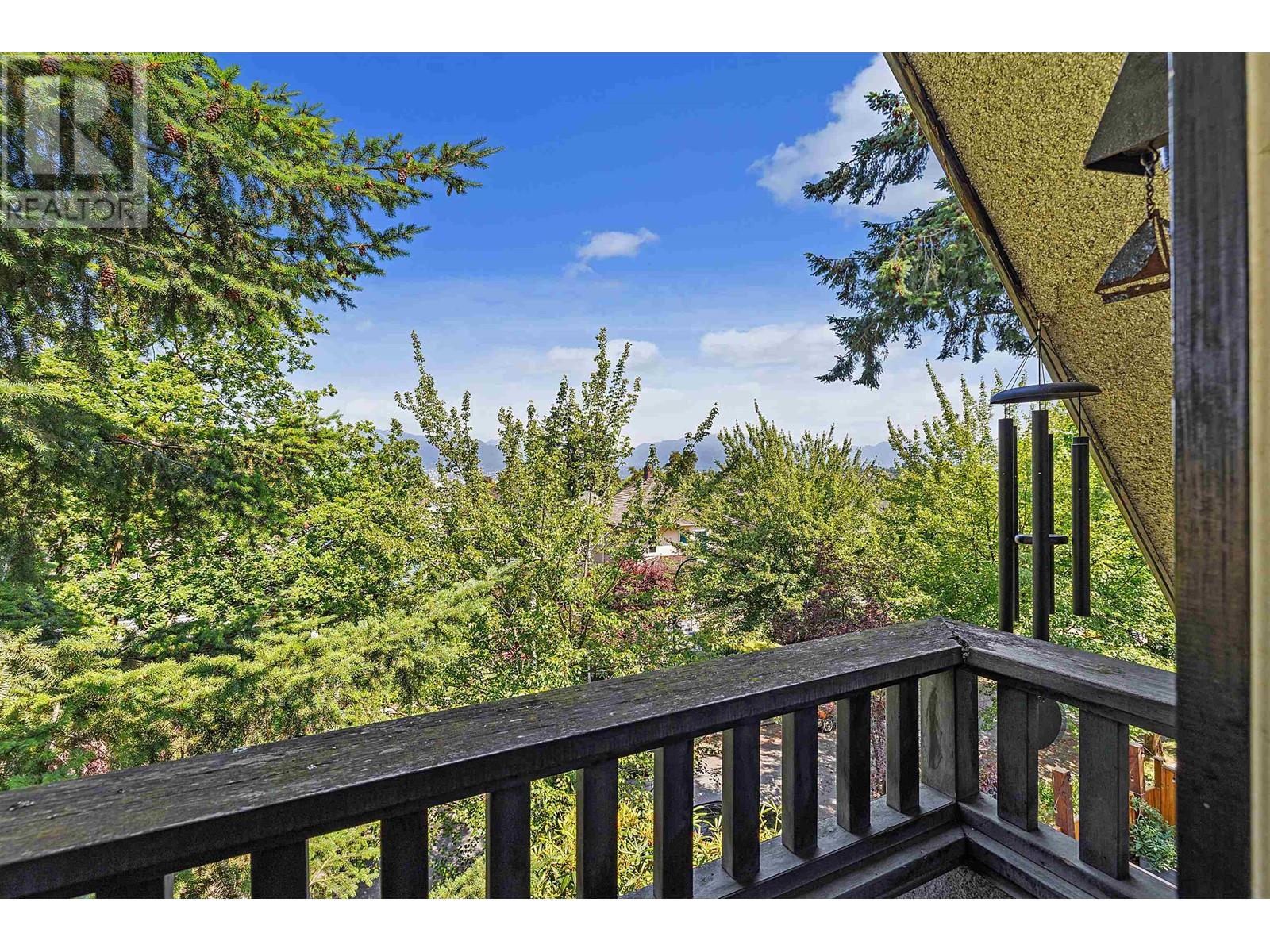 824-826 E 13th Avenue, Vancouver, British Columbia  V5T 2L5 - Photo 3 - R2804813