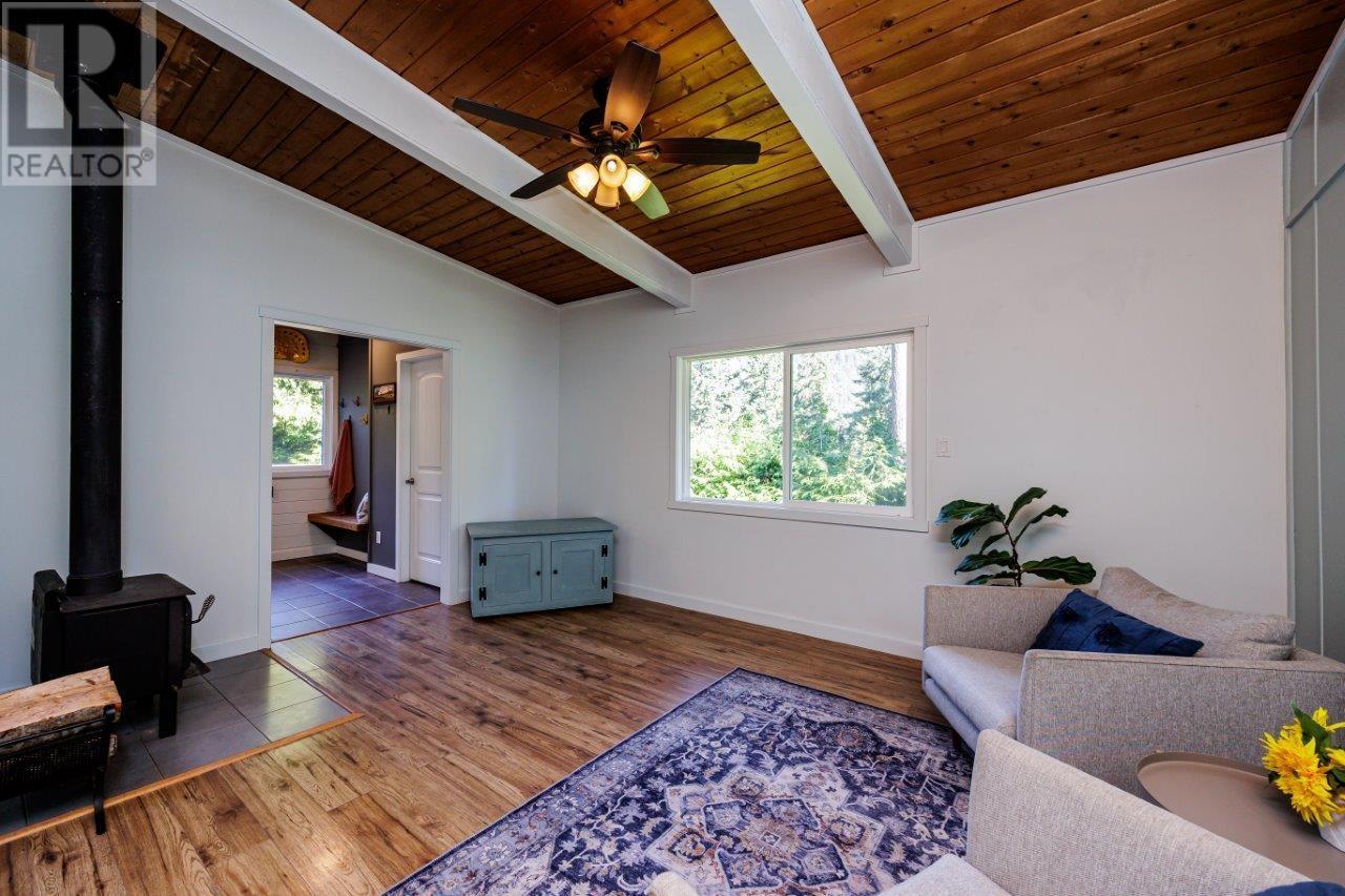 586 Cowan Road, Bowen Island, British Columbia  V0N 1G2 - Photo 1 - R2805055