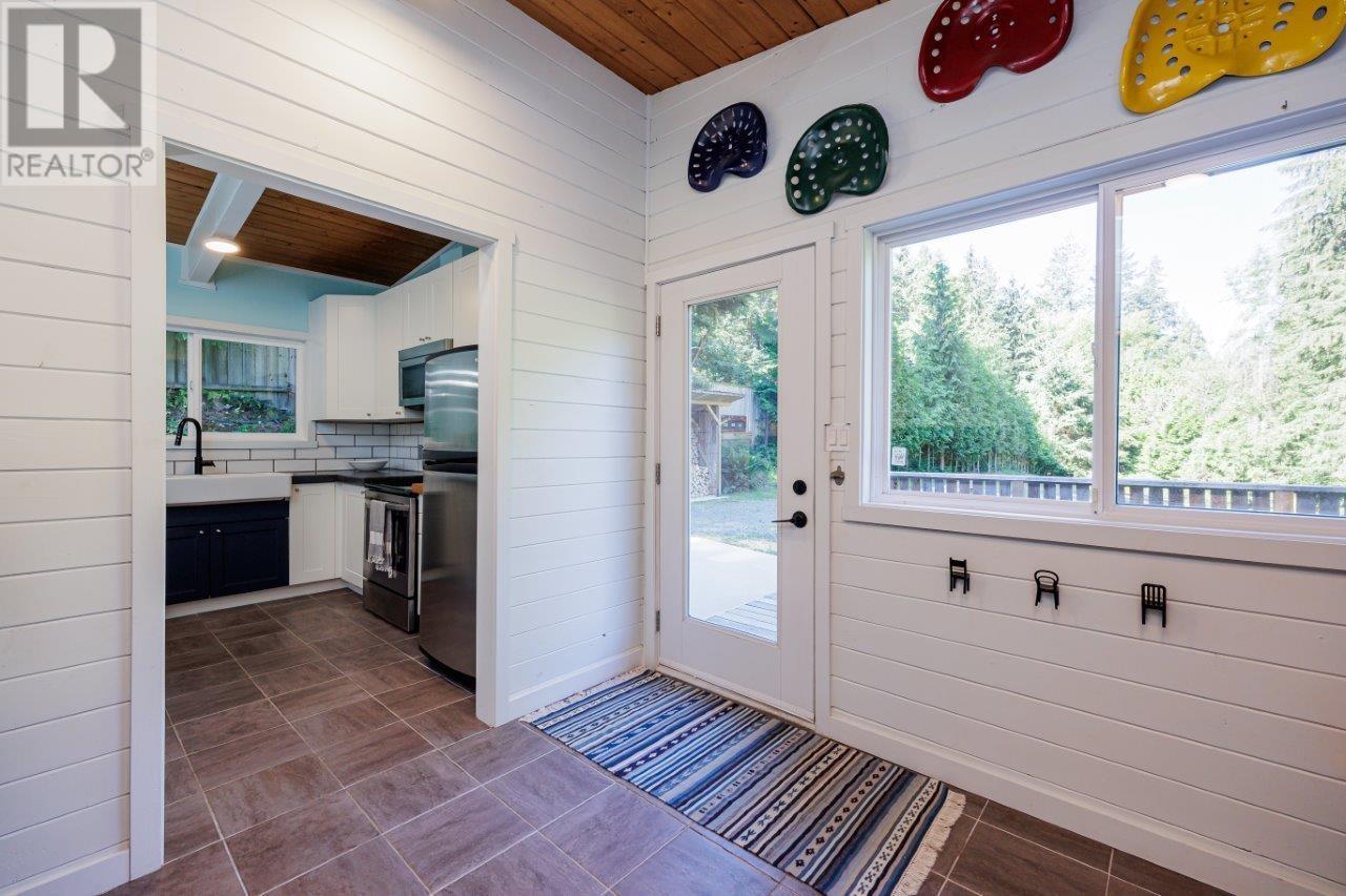 586 Cowan Road, Bowen Island, British Columbia  V0N 1G2 - Photo 19 - R2805055