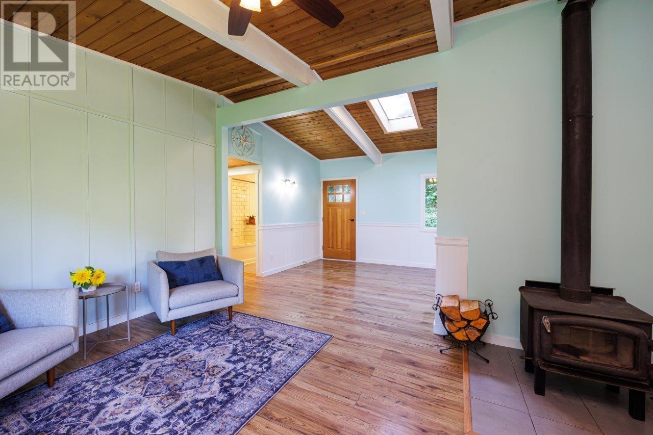 586 Cowan Road, Bowen Island, British Columbia  V0N 1G2 - Photo 2 - R2805055