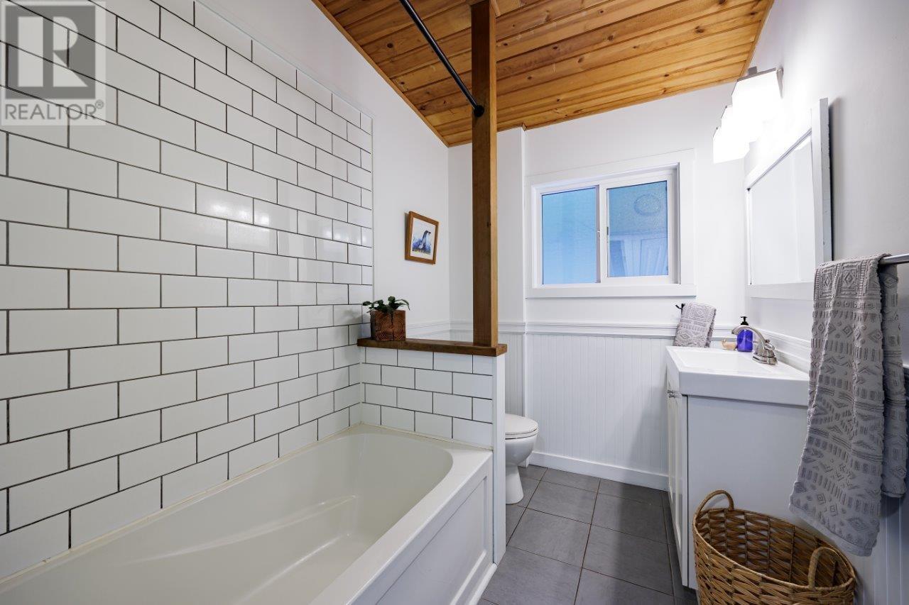 586 Cowan Road, Bowen Island, British Columbia  V0N 1G2 - Photo 21 - R2805055