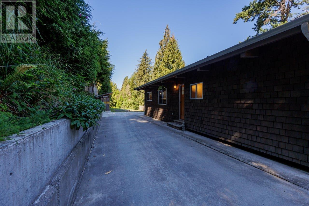 586 Cowan Road, Bowen Island, British Columbia  V0N 1G2 - Photo 26 - R2805055