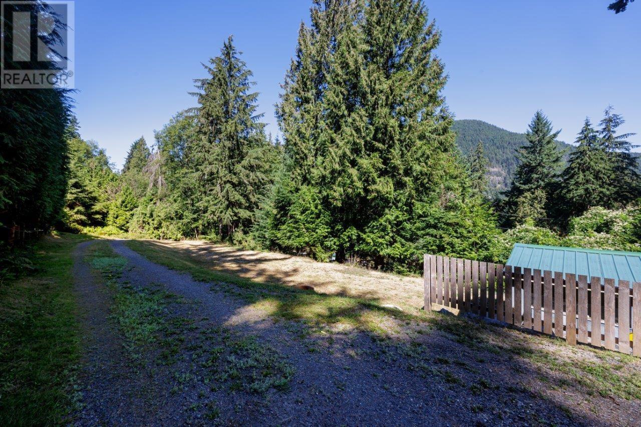 586 Cowan Road, Bowen Island, British Columbia  V0N 1G2 - Photo 27 - R2805055