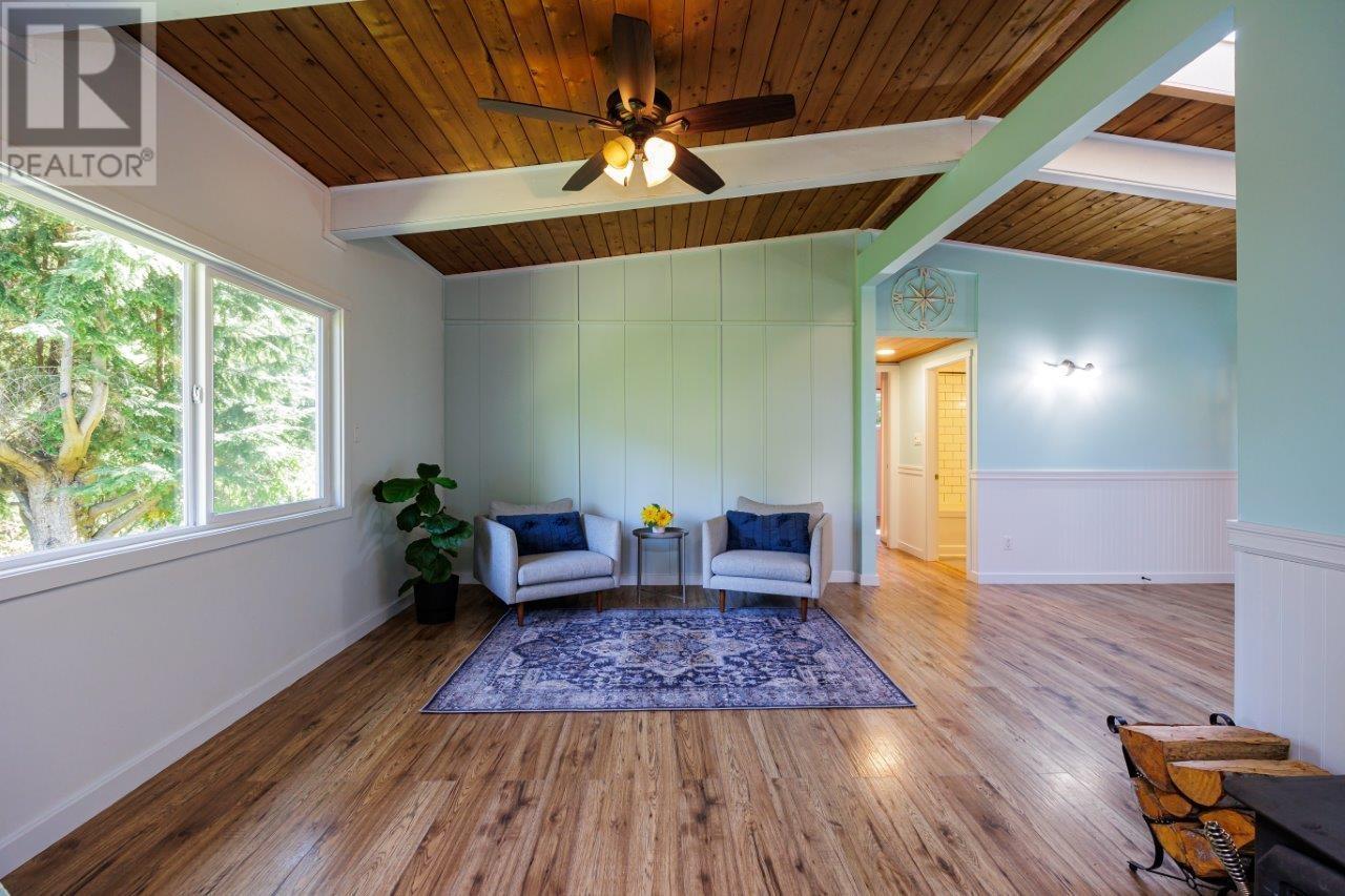 586 Cowan Road, Bowen Island, British Columbia  V0N 1G2 - Photo 3 - R2805055