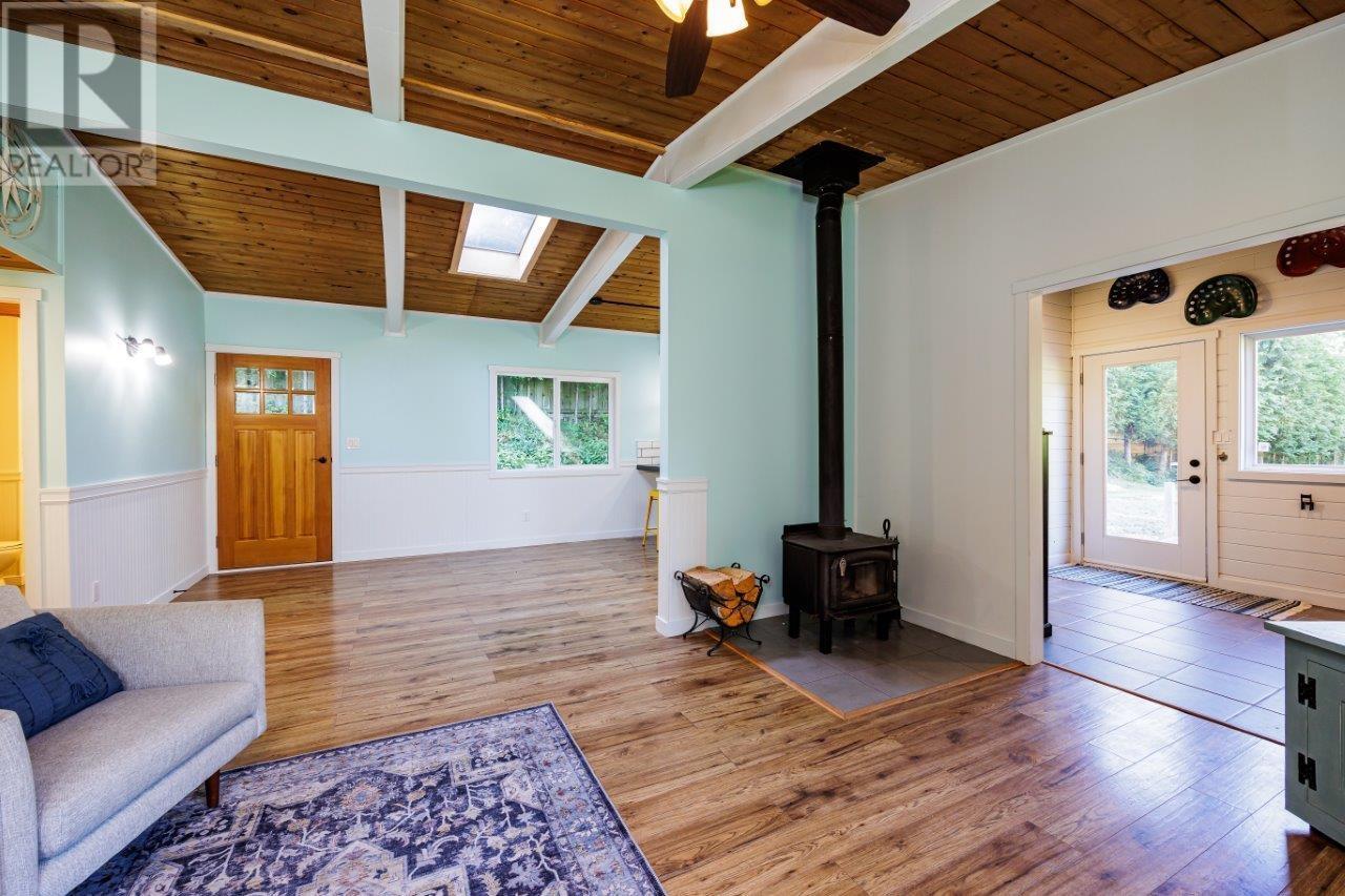 586 Cowan Road, Bowen Island, British Columbia  V0N 1G2 - Photo 4 - R2805055