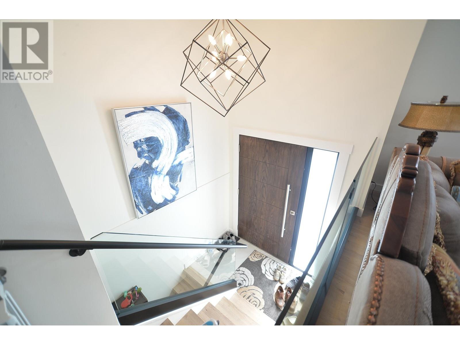 926 Grove Avenue, Burnaby, British Columbia  V5B 4G7 - Photo 4 - R2805296