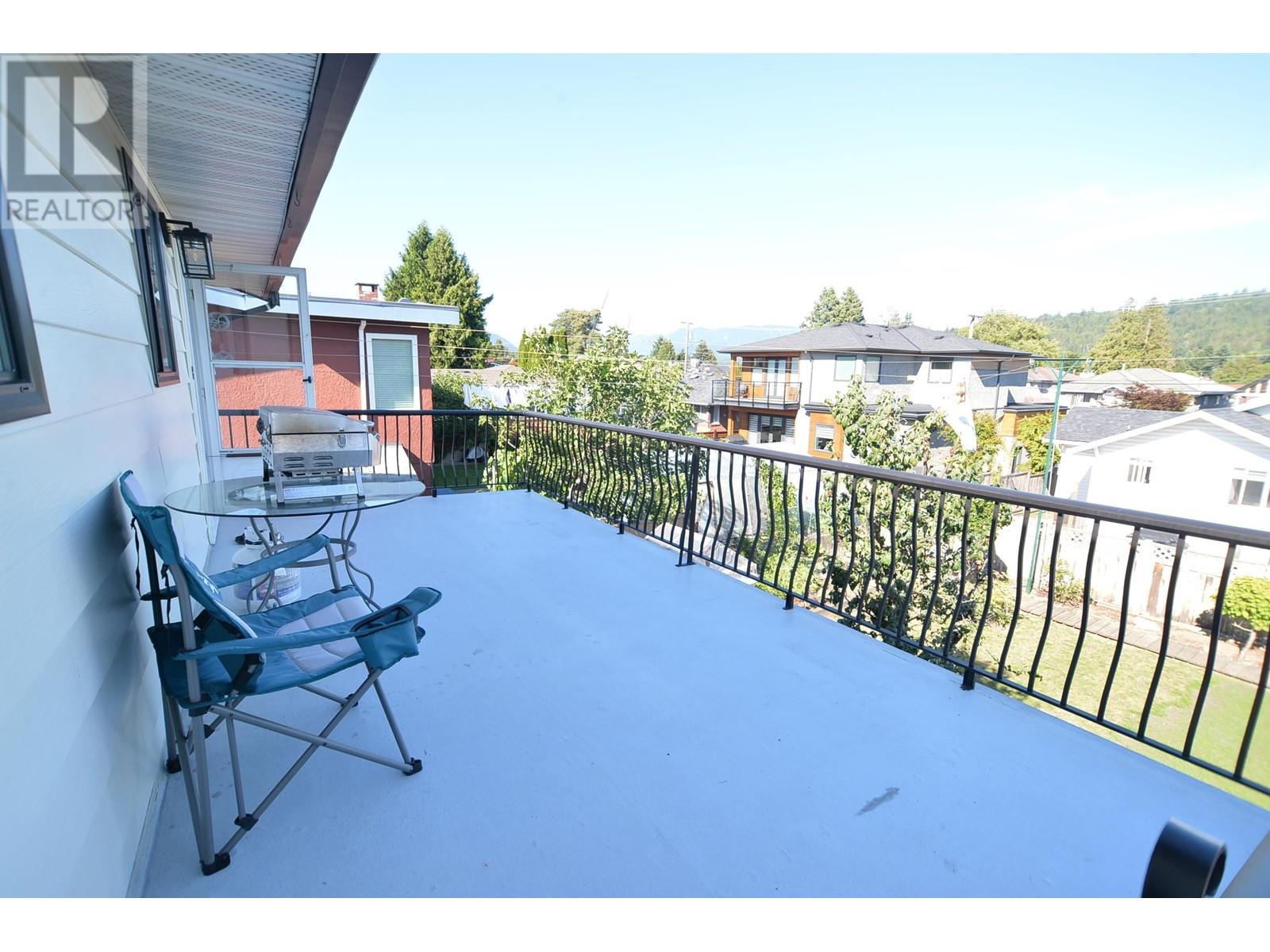 926 Grove Avenue, Burnaby, British Columbia  V5B 4G7 - Photo 11 - R2805296