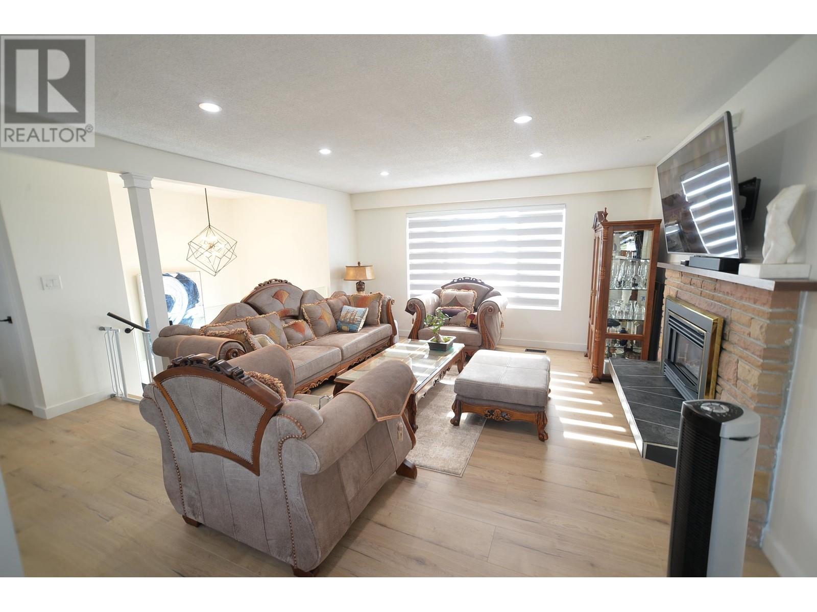 926 Grove Avenue, Burnaby, British Columbia  V5B 4G7 - Photo 13 - R2805296