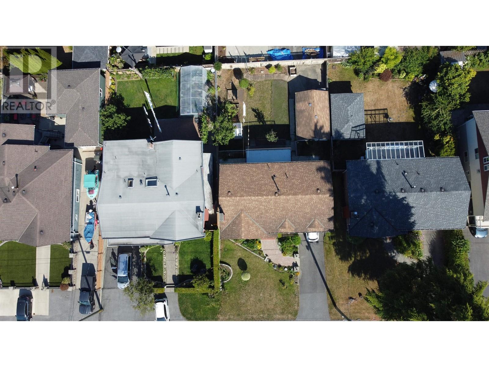 926 Grove Avenue, Burnaby, British Columbia  V5B 4G7 - Photo 3 - R2805296