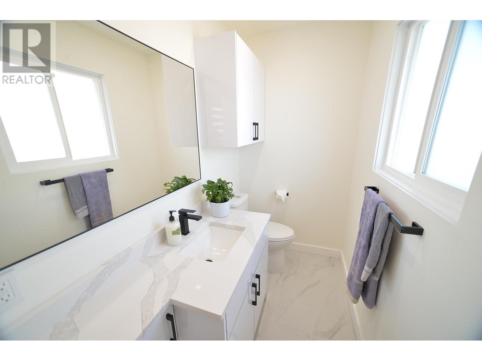 926 Grove Avenue, Burnaby, British Columbia  V5B 4G7 - Photo 15 - R2805296