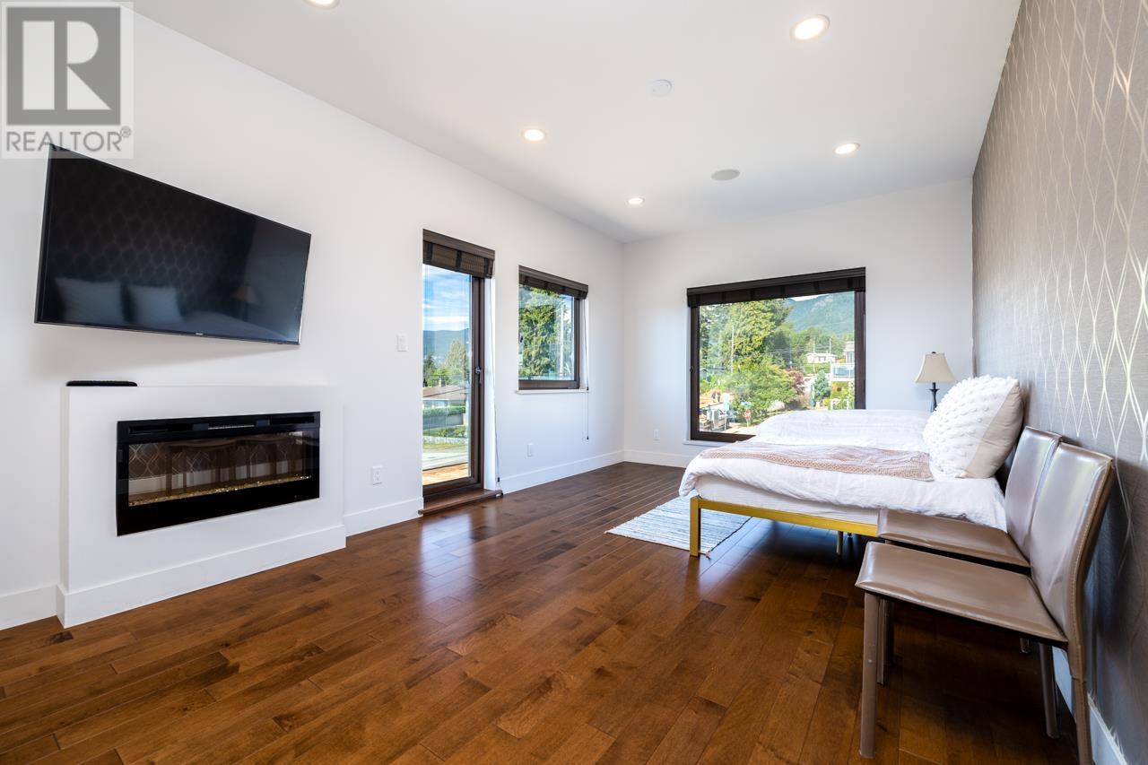 363 W 28th Street, North Vancouver, British Columbia  V7N 2J2 - Photo 11 - R2759547