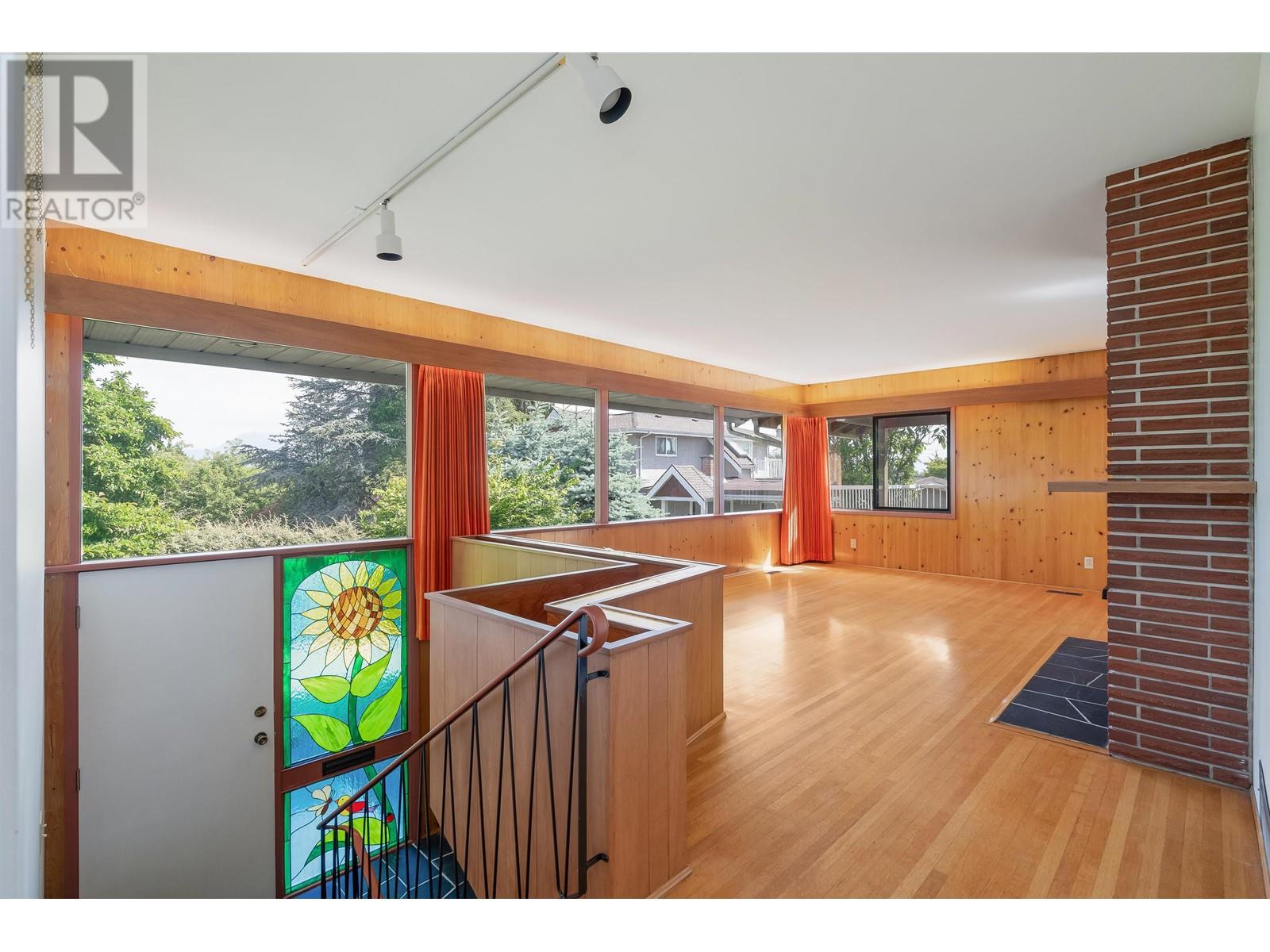 4872 Gilpin Court, Burnaby, British Columbia  V5G 3A3 - Photo 10 - R2805656
