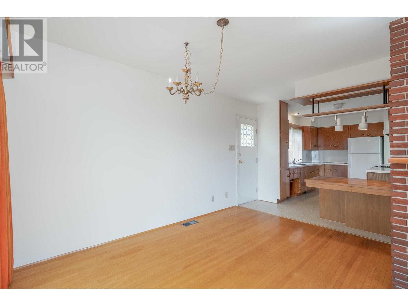 4872 Gilpin Court, Burnaby, British Columbia  V5G 3A3 - Photo 12 - R2805656