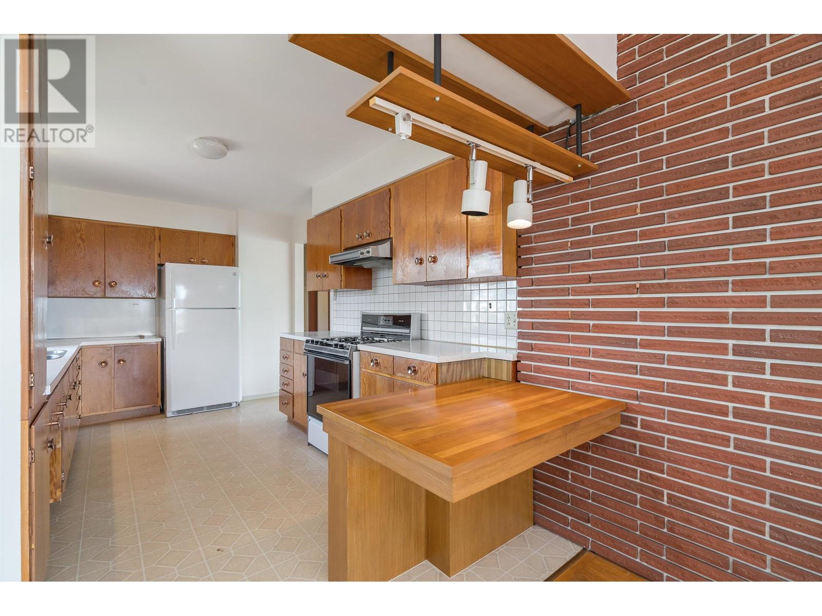 4872 Gilpin Court, Burnaby, British Columbia  V5G 3A3 - Photo 13 - R2805656