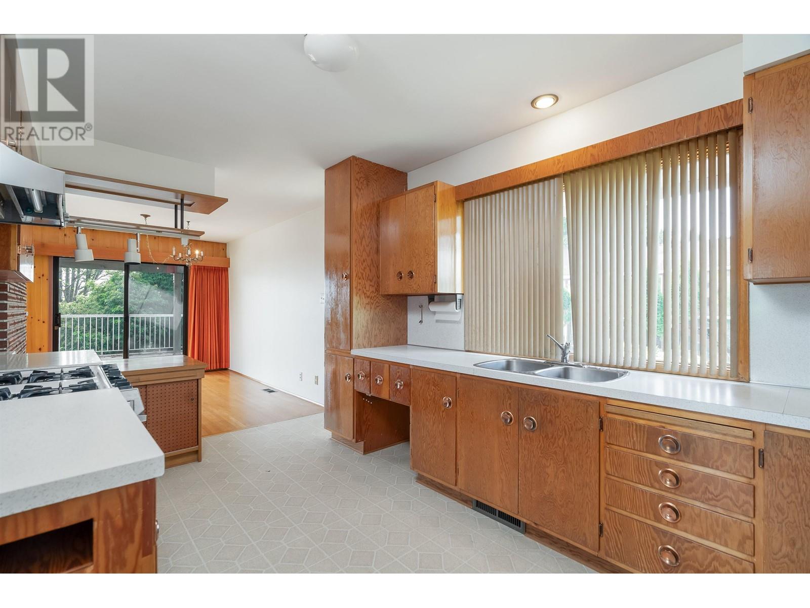 4872 Gilpin Court, Burnaby, British Columbia  V5G 3A3 - Photo 14 - R2805656