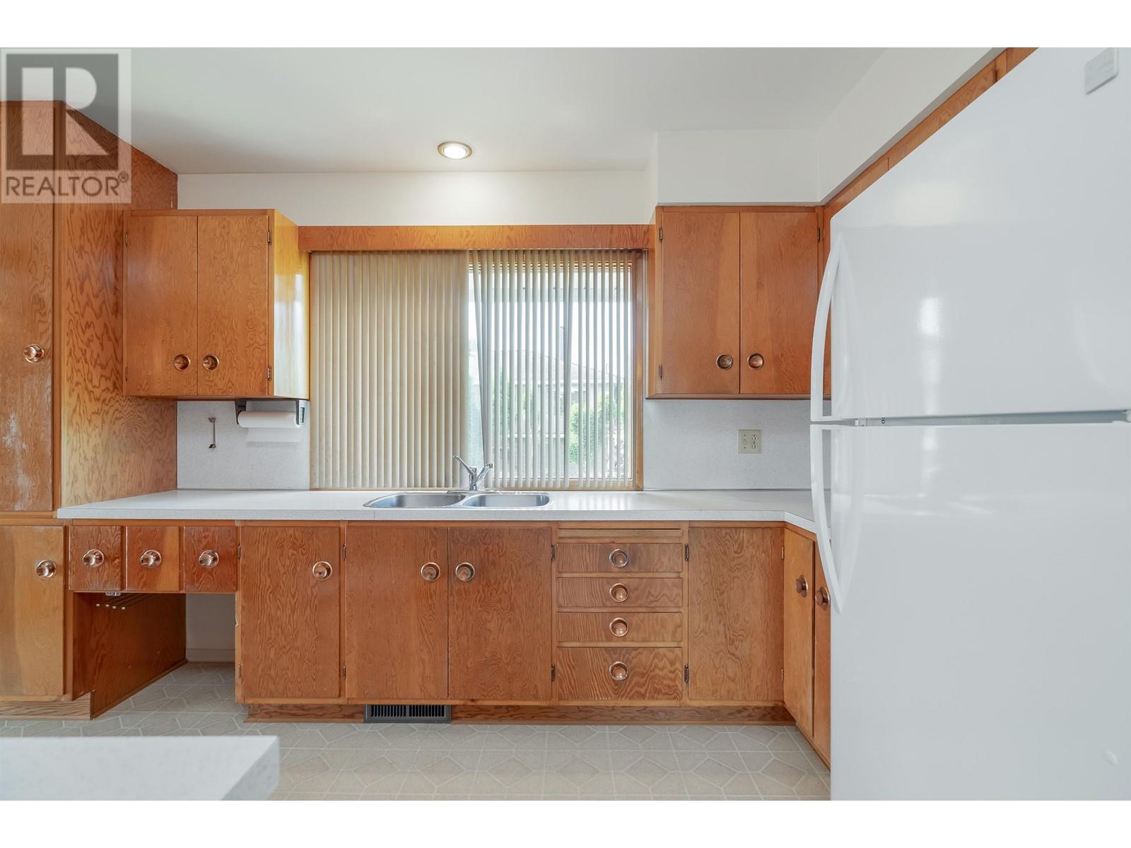 4872 Gilpin Court, Burnaby, British Columbia  V5G 3A3 - Photo 15 - R2805656