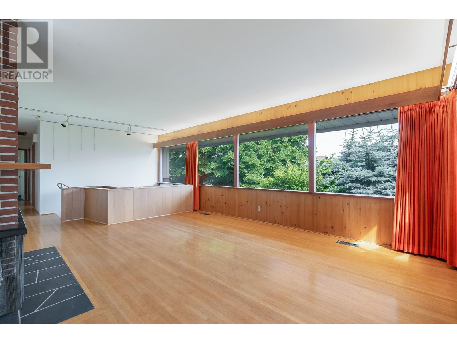 4872 Gilpin Court, Burnaby, British Columbia  V5G 3A3 - Photo 3 - R2805656